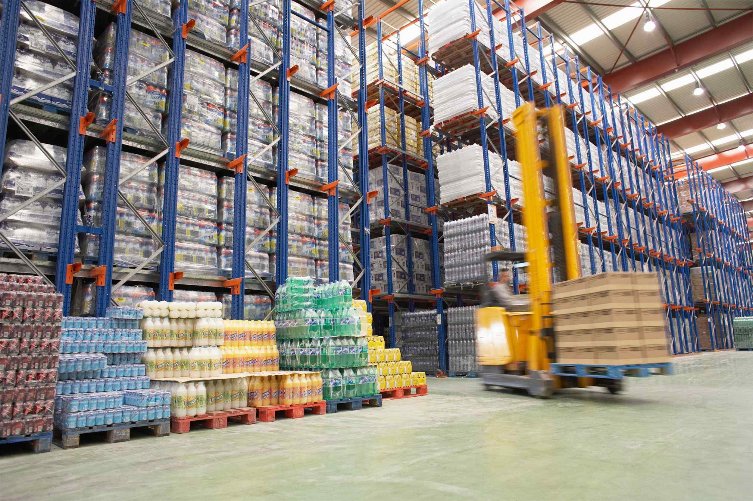 https://arhholdingteams.com/wp-content/uploads/2015/09/Warehouse-and-lifter.jpg